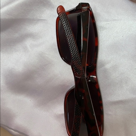 Sun Glasses - Picture 4 of 7